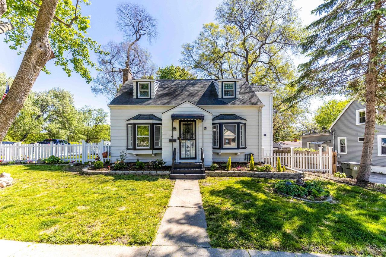 401 S Lake Ter., Mundelein, IL 60060