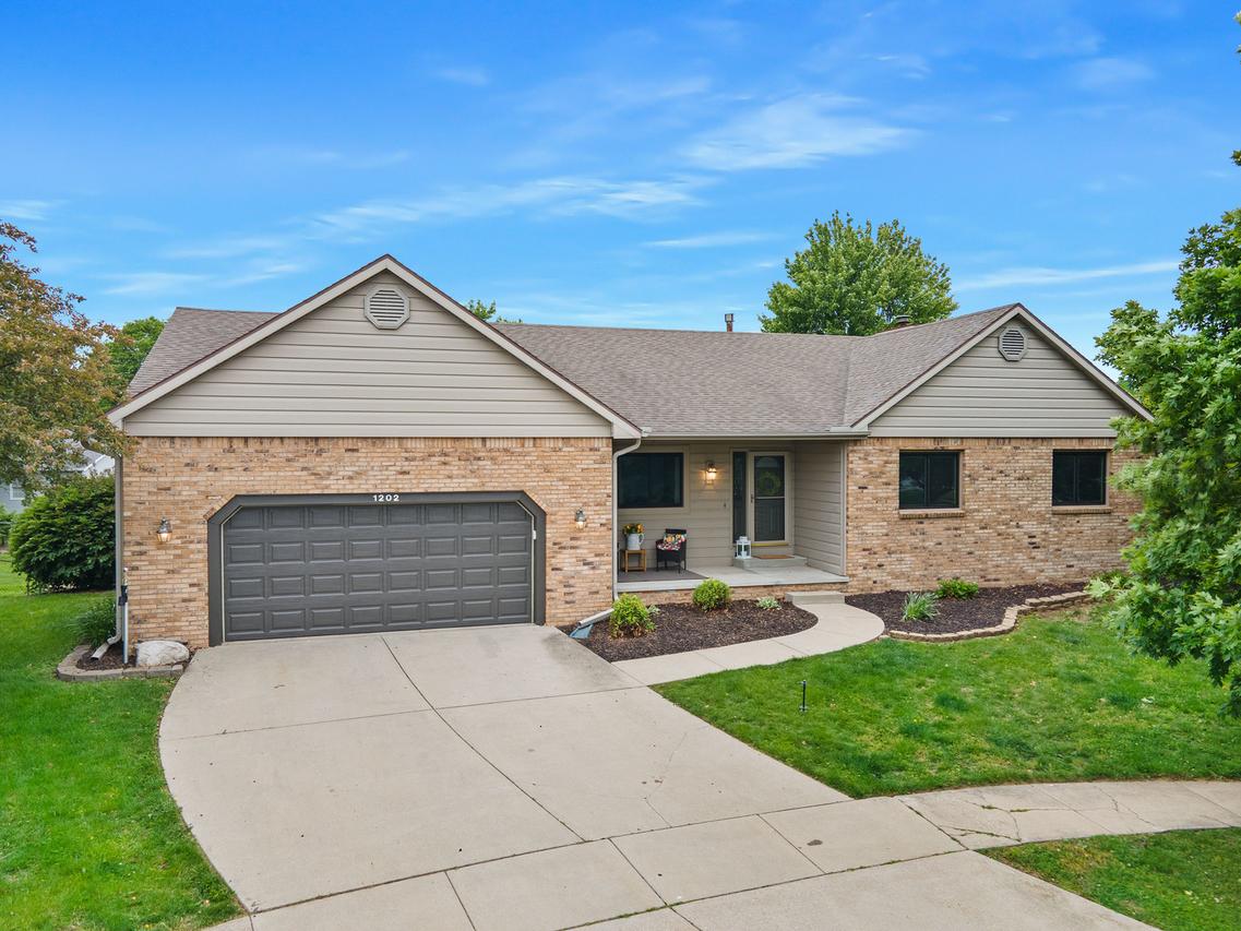 1202 Kenneth Dr., Bloomington, IL 61704