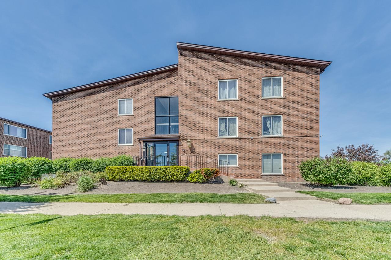 900 Perrie Dr. #304, Elk Grove Village, IL 60007