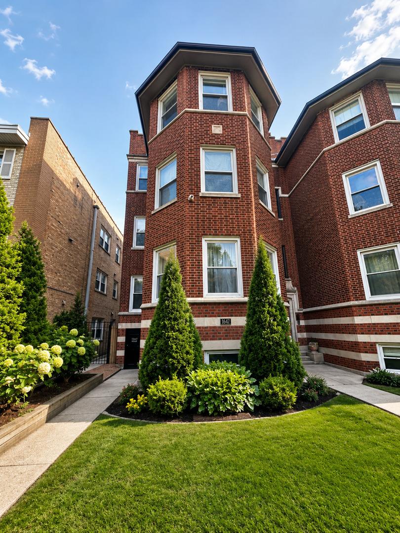 1647 W Sherwin Ave. #1, Chicago, IL 60626