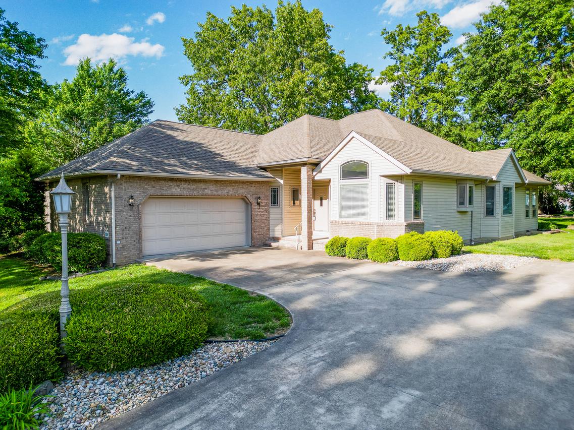 1204 W Dylan Ln., Carterville, IL 62918