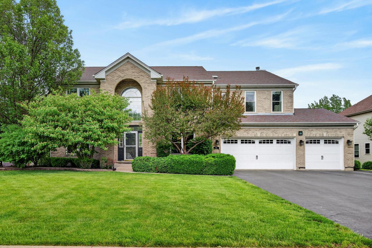 941 Par Dr., Algonquin, IL 60102