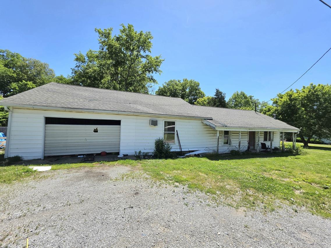 214 Pyle St., Carrier Mills, IL 62917