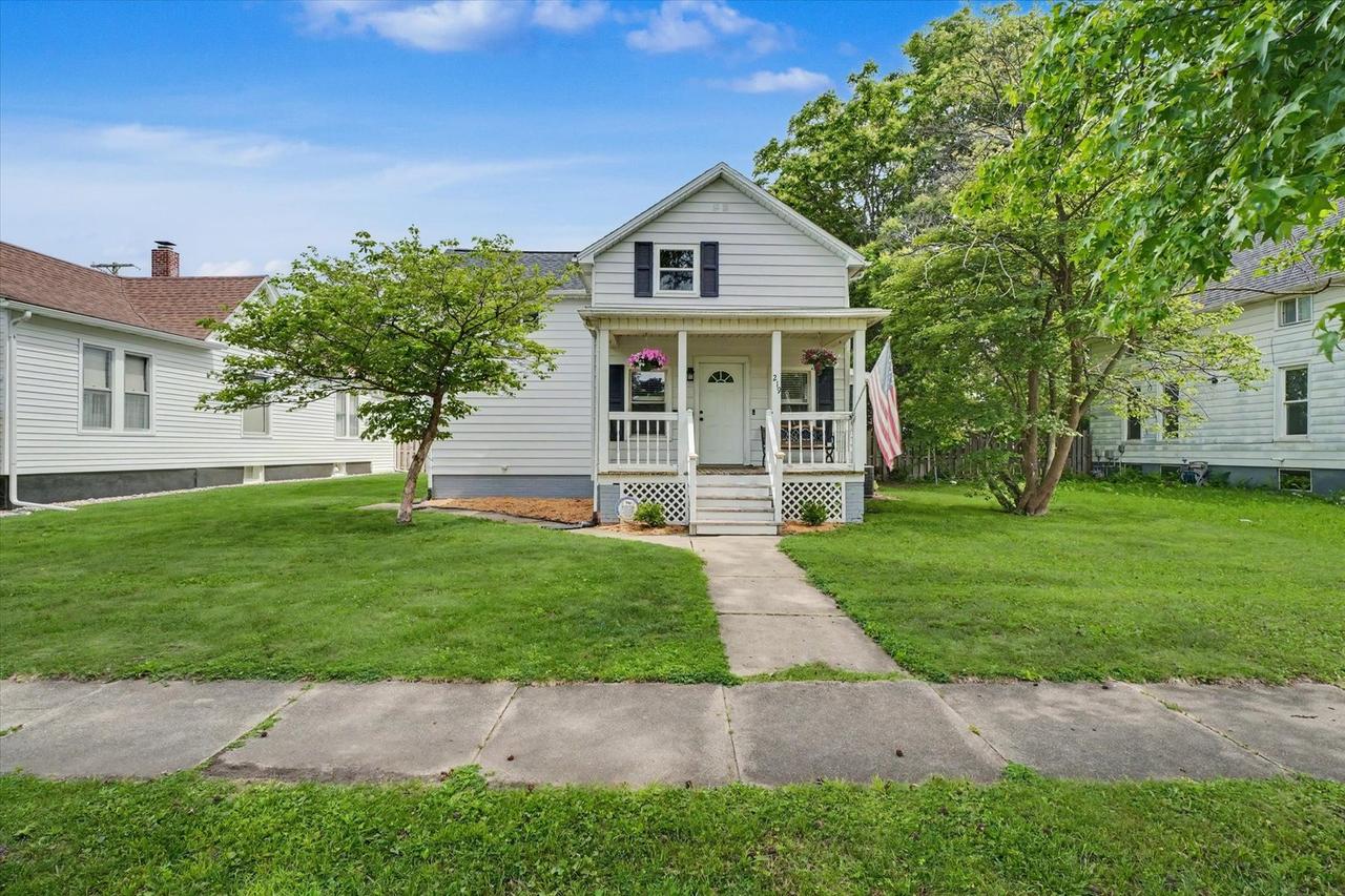 219 E Orleans, Paxton, IL 60957