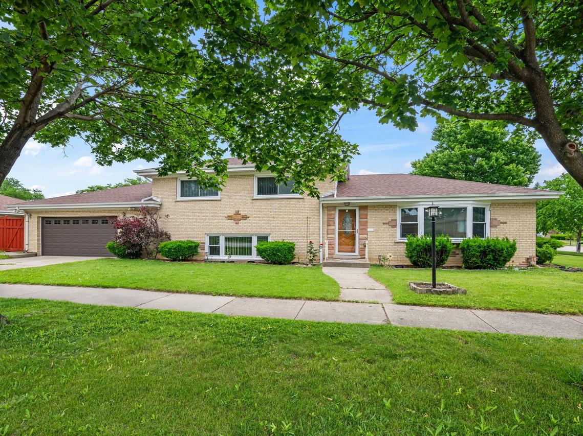7662 Enfield Ave., Morton Grove, IL 60053