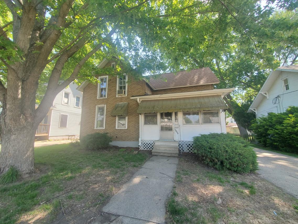 906 3rd Ave., Sterling, IL 61081