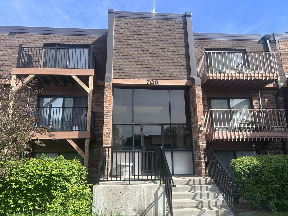 705 Tipperary Ct. #3A, Schaumburg, IL 60193