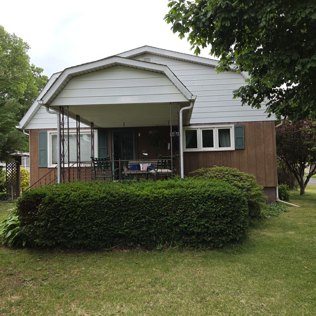 900 N Park St., Sesser, IL 62884