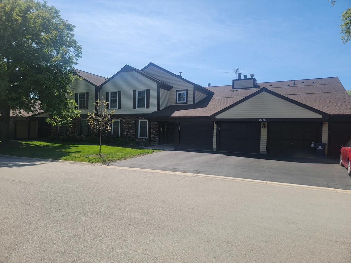 2115 Lancaster Cir. #202D, Naperville, IL 60565