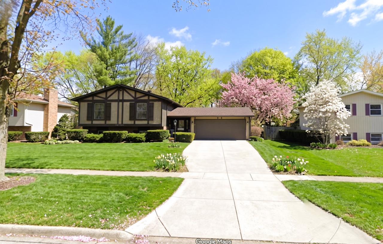 905 Nottingham Ln., Crystal Lake, IL 60014