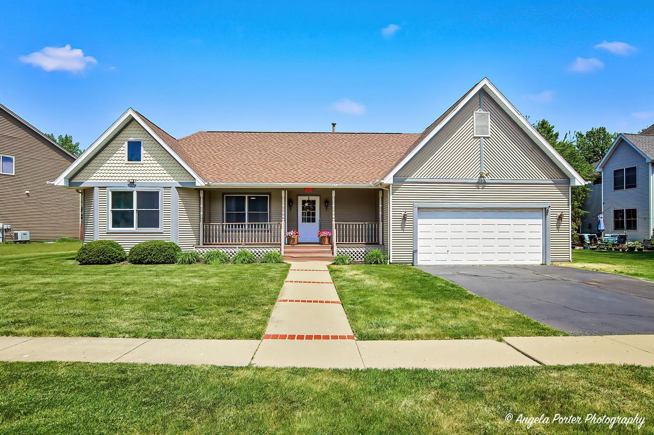 230 Redwing Dr., Woodstock, IL 60098