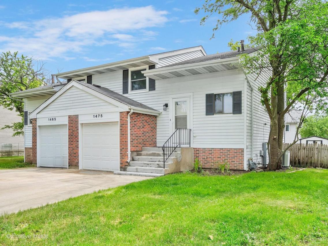 1475 Merrimac Ln., Hanover Park, IL 60133