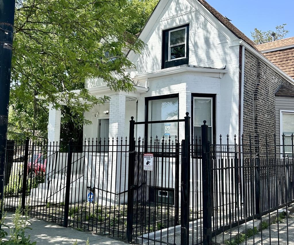 2720 W Harrison St., Chicago, IL 60612