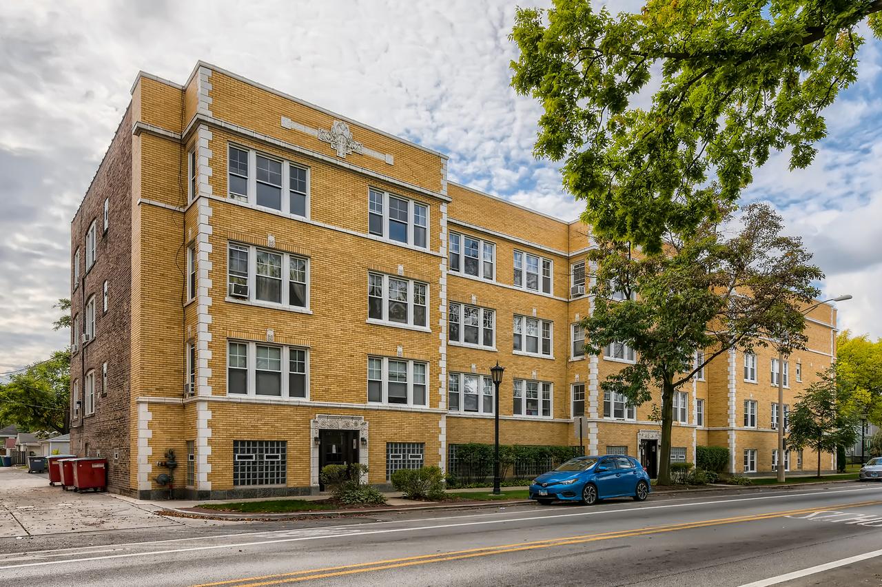 219 Chicago Ave. #2, Oak Park, IL 60302
