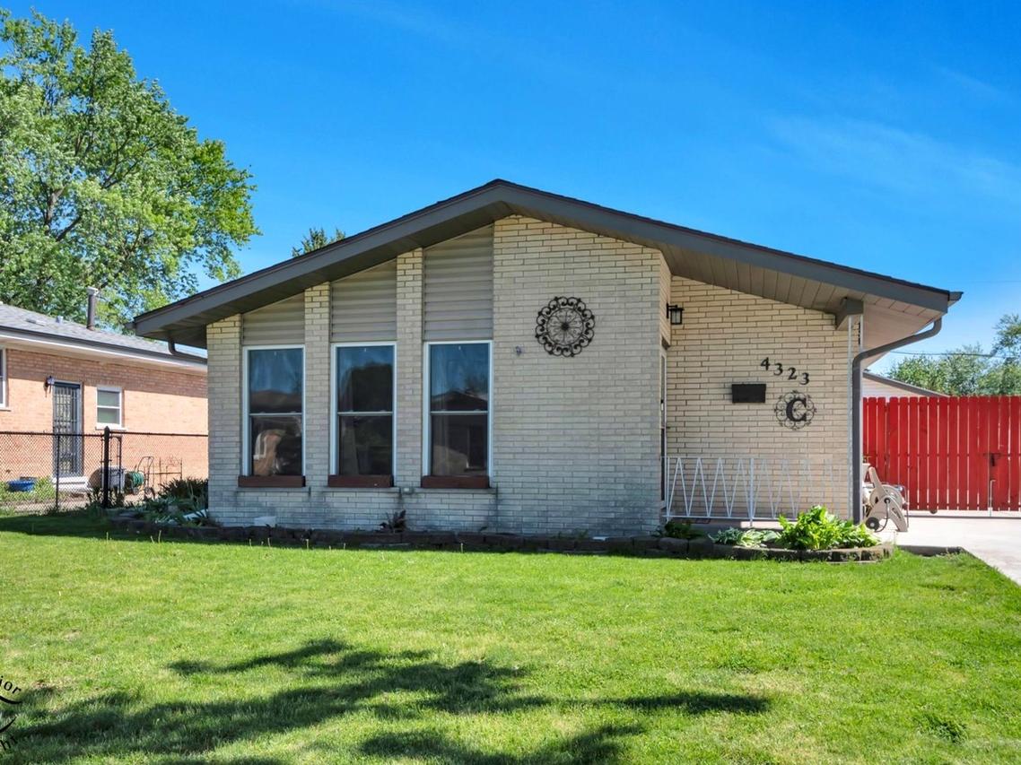 4323 Henry St., Oak Forest, IL 60452