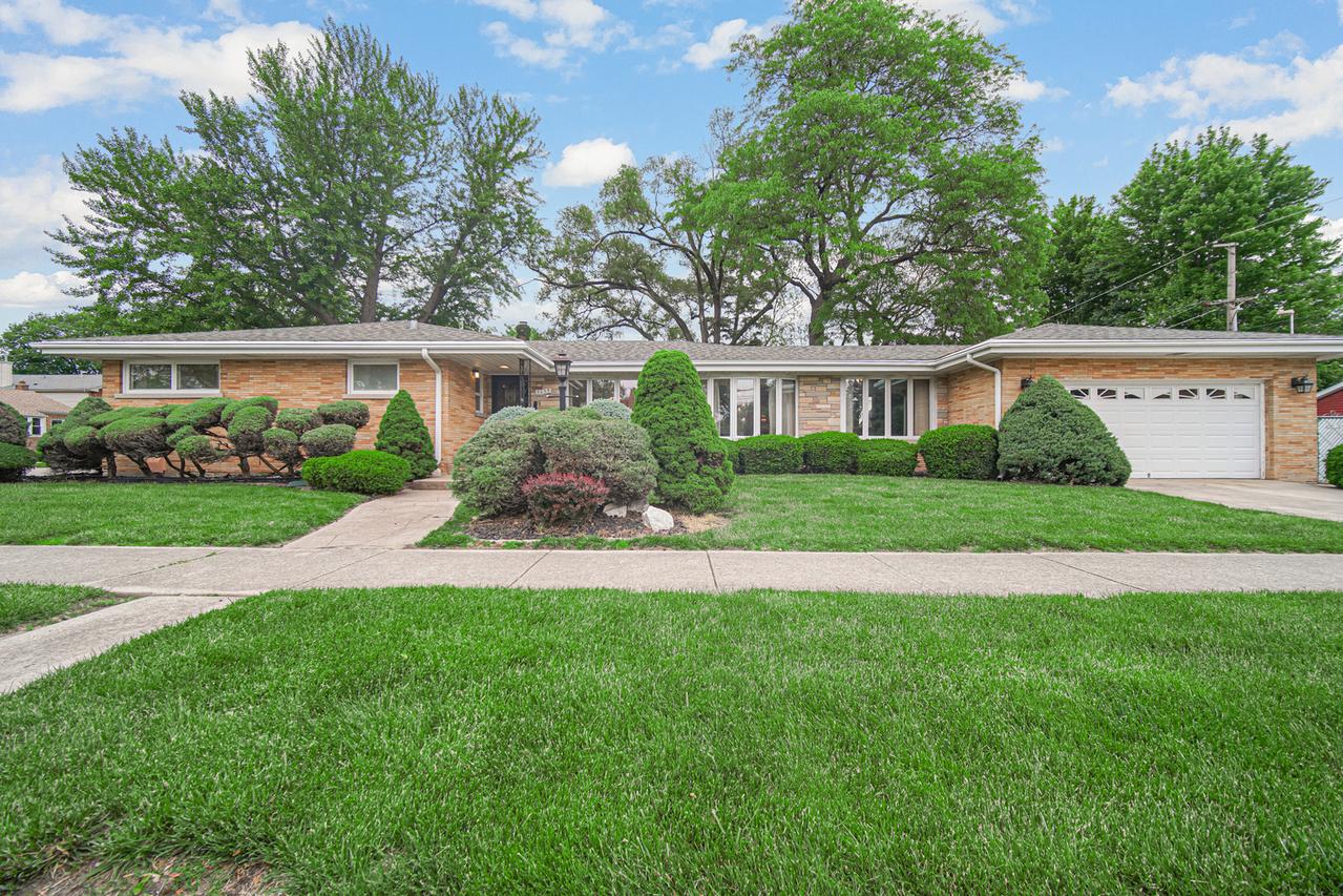 9259 S Springfield Ave., Evergreen Park, IL 60805