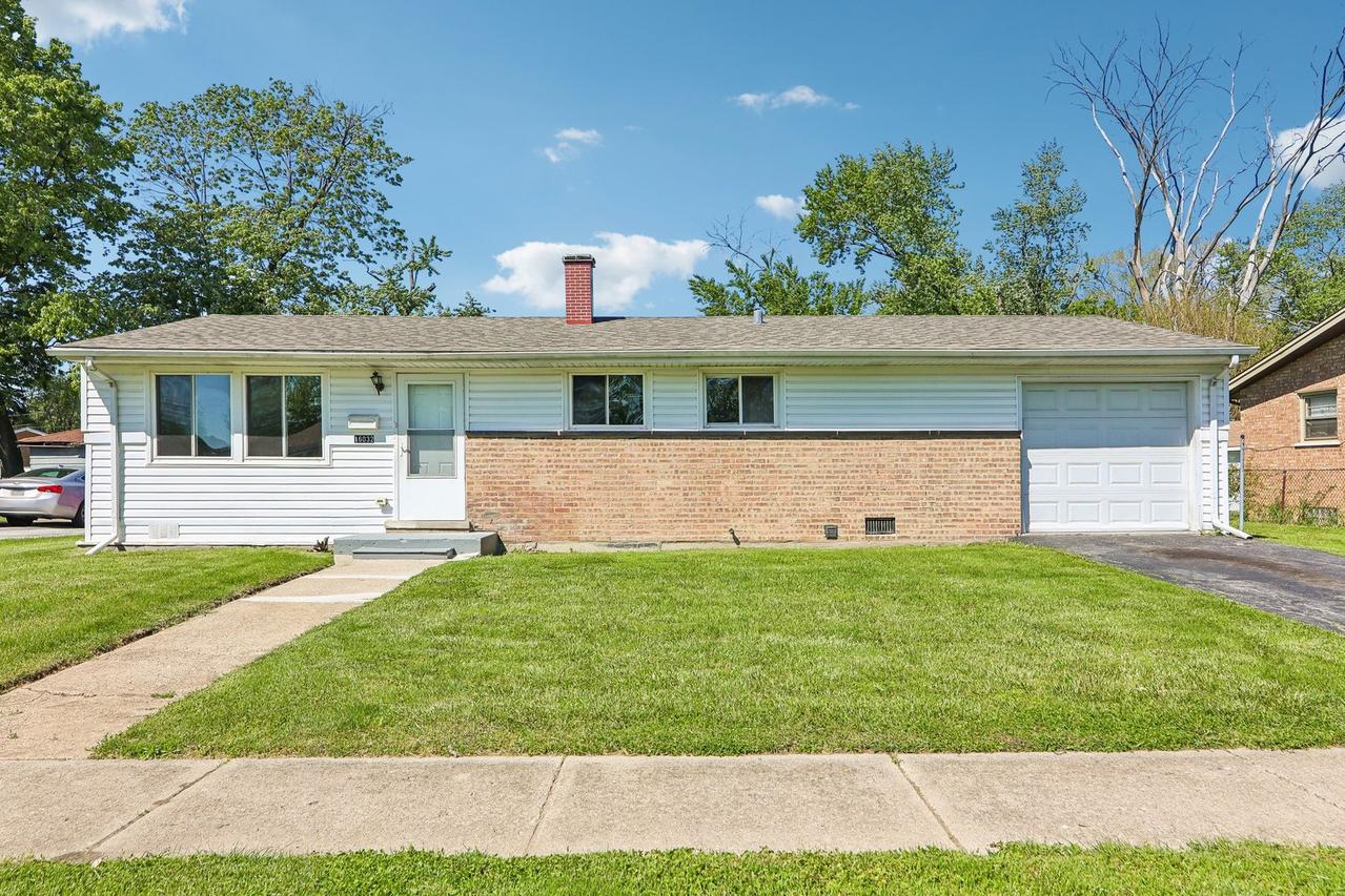 16032 Circle Dr., Markham, IL 60428