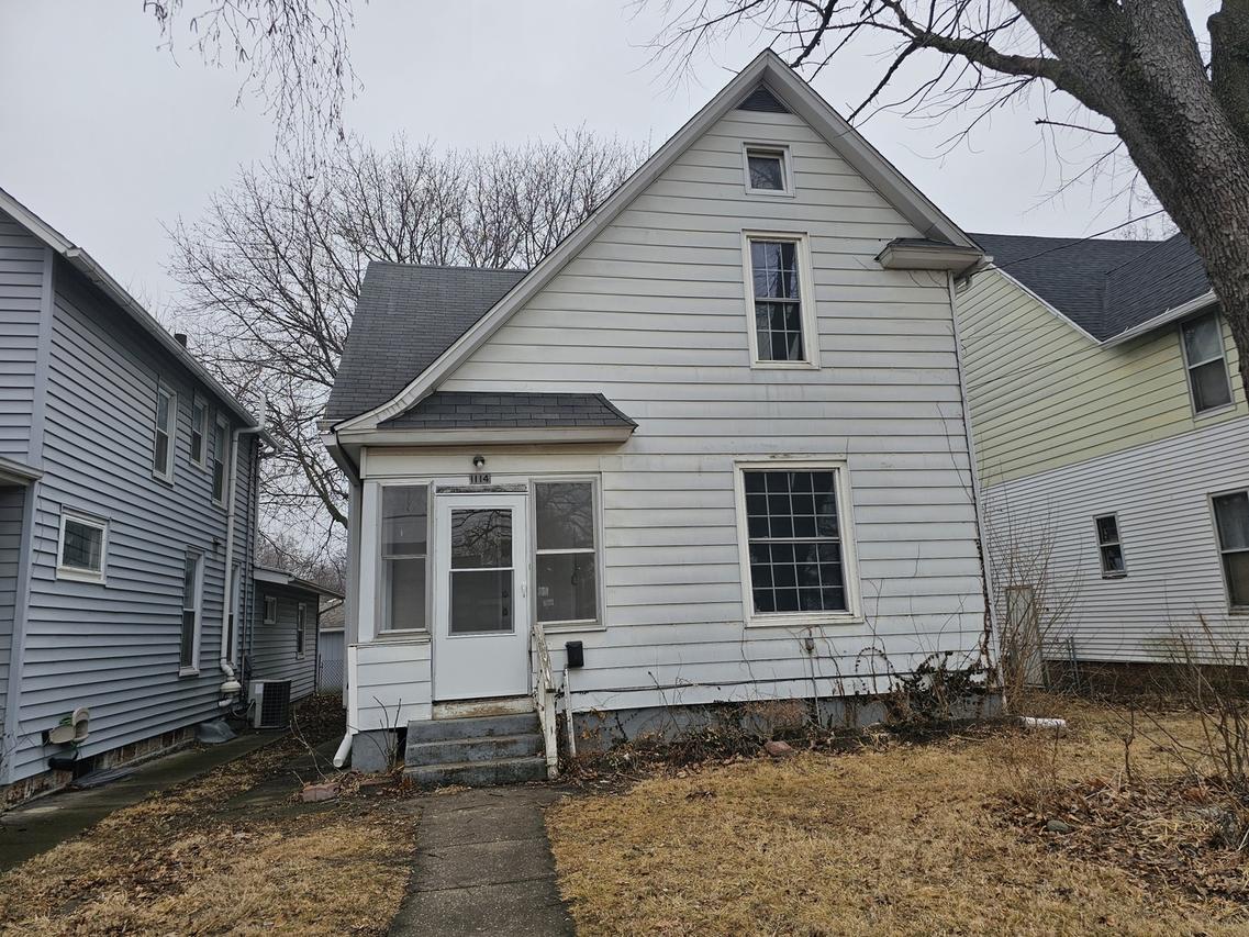 1114 25th St., Moline, IL 61265