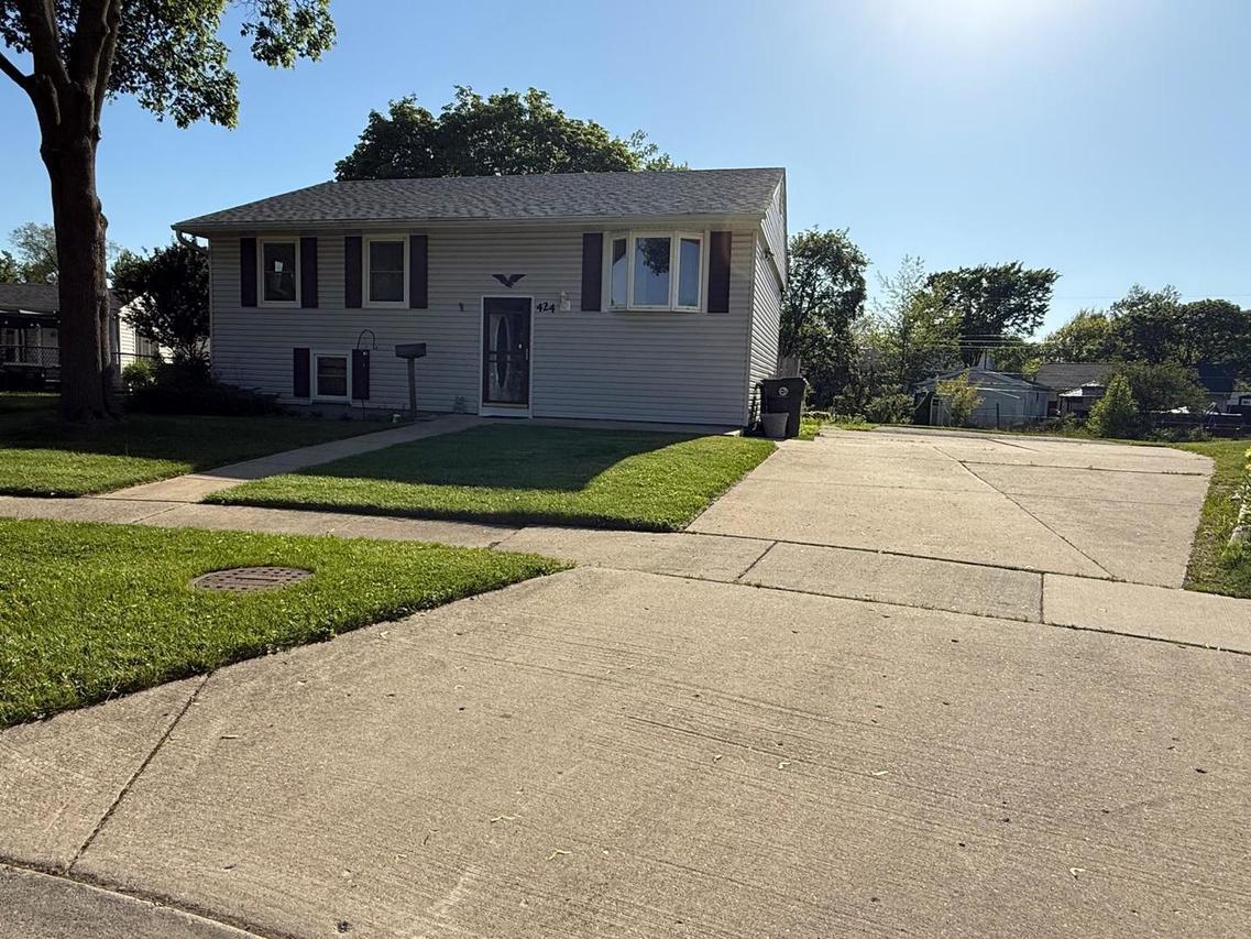 424 Rambler Pl., Streamwood, IL 60107