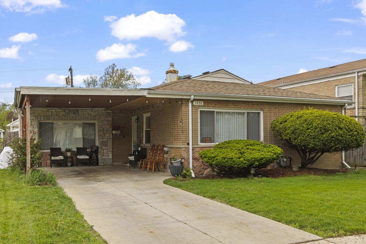 1926 S 16th Ave., Broadview, IL 60155