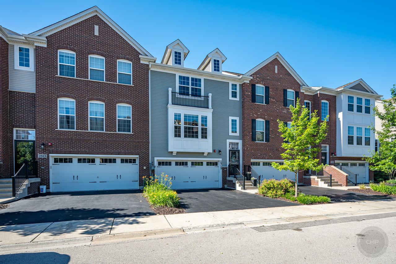 2515 Huntleigh Ln., Woodridge, IL 60517