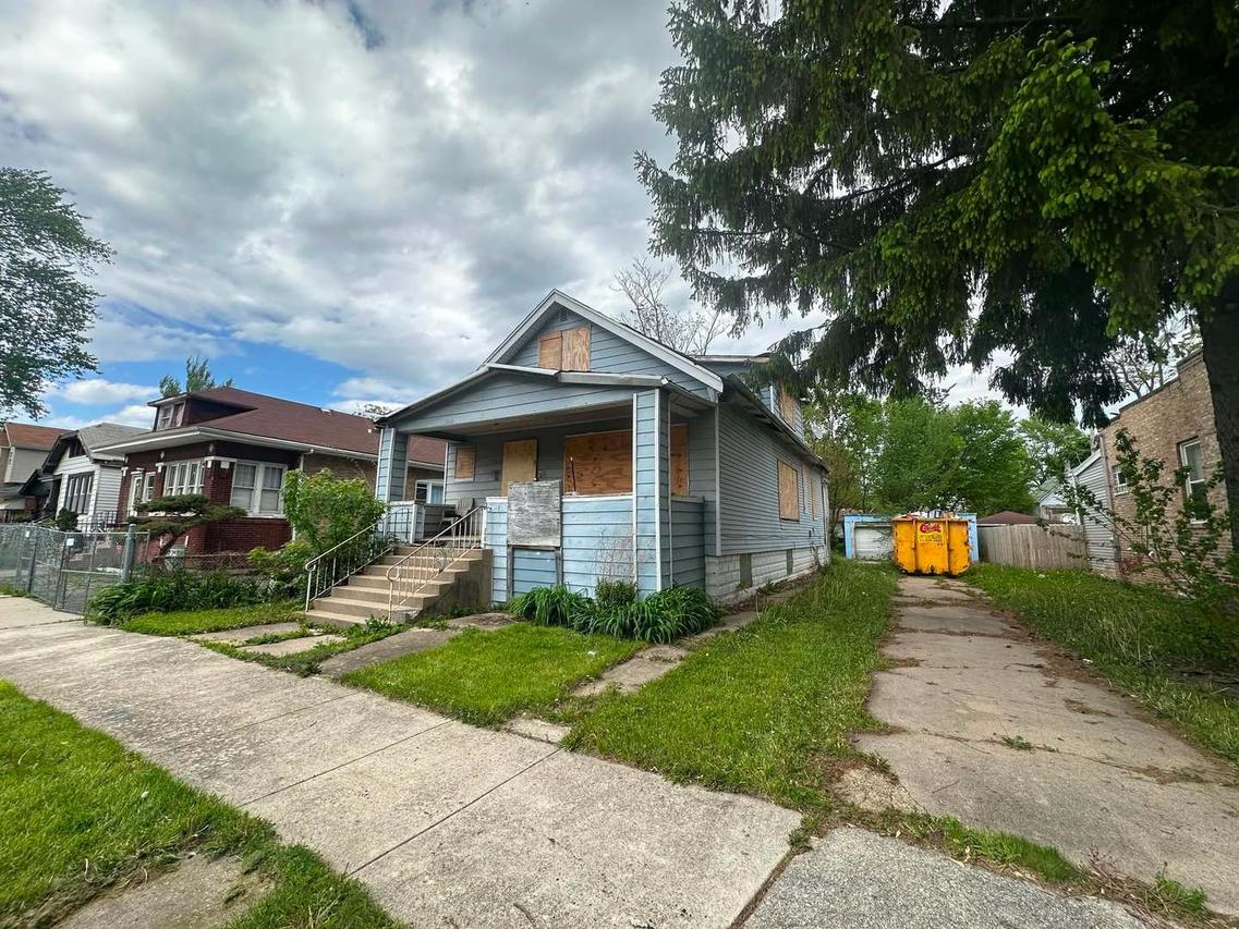 11941 S La Salle St., Chicago, IL 60628