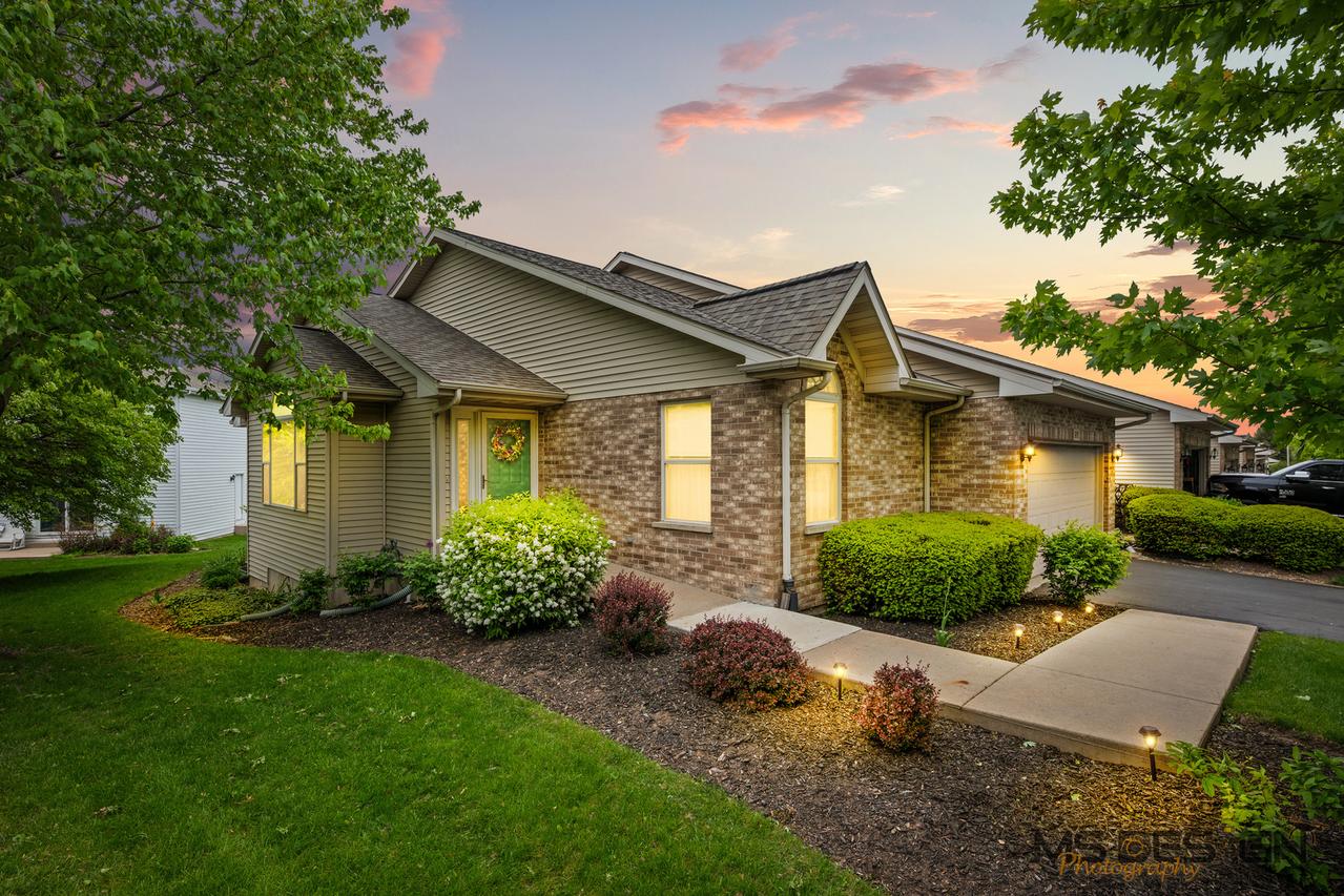 915 Foxpointe Dr., Sycamore, IL 60178