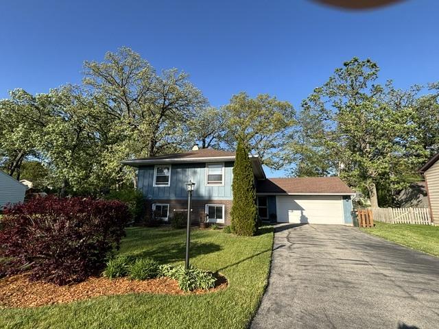 203 Cedarwood Ln., Antioch, IL 60002