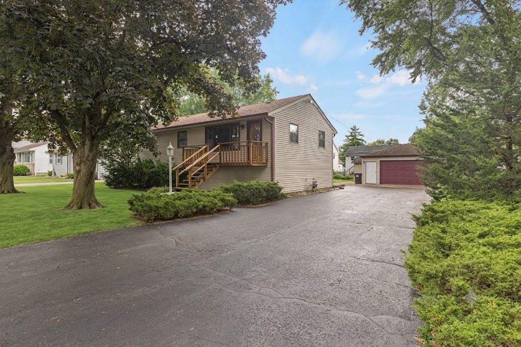 1393 Cottonwood Ln., Crystal Lake, IL 60014