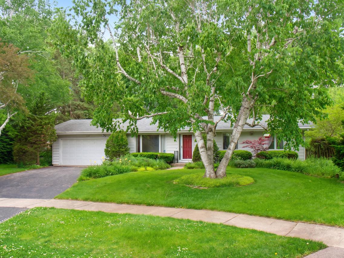 1132 Millburn Ct., St. Charles, IL 60174