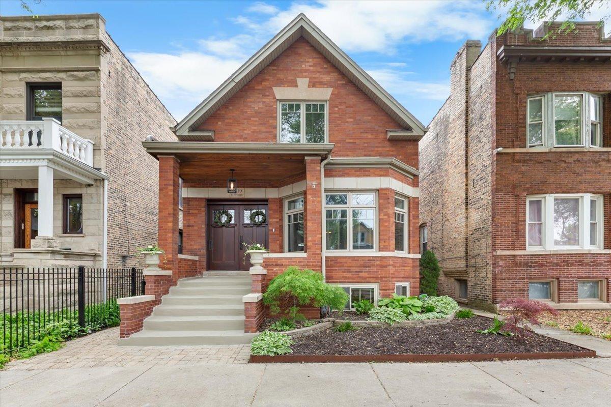 1819 N Whipple St., Chicago, IL 60647