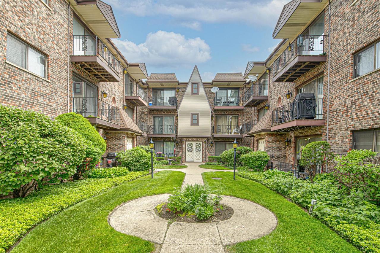 6451 N Northwest Hwy. #C-2S, Chicago, IL 60631