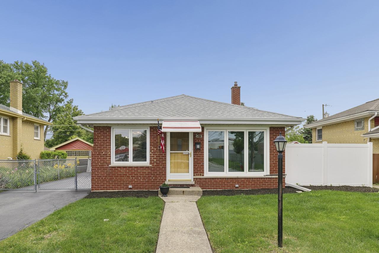 4519 Blanchan Ave., Brookfield, IL 60513