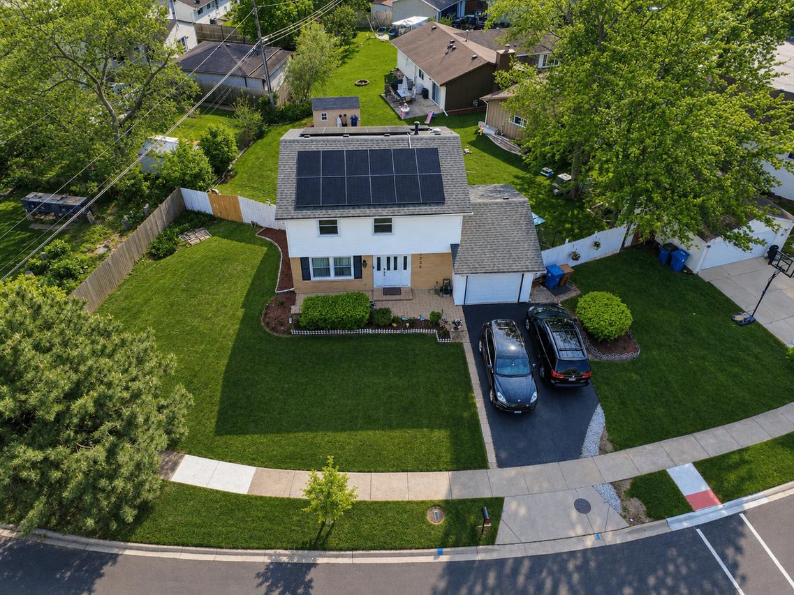 1738 Newport St., Glendale Heights, IL 60139
