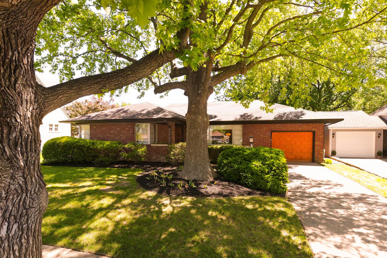 208 S Laurel Ave., Duquoin, IL 62832