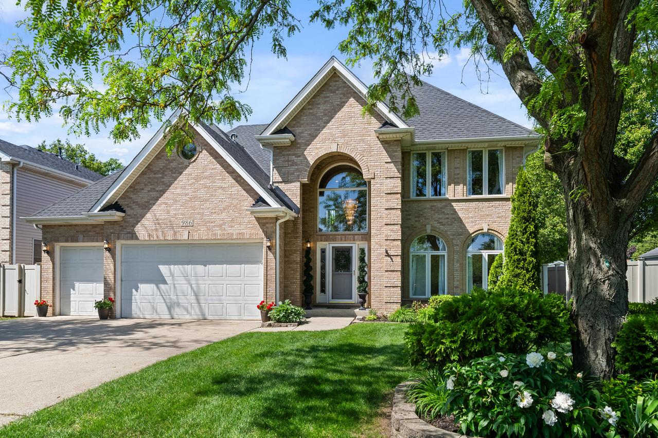 986 E Red Oak St., Addison, IL 60101