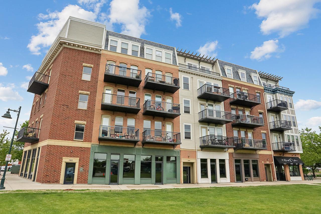 303 Front St. #1401, Lemont, IL 60439