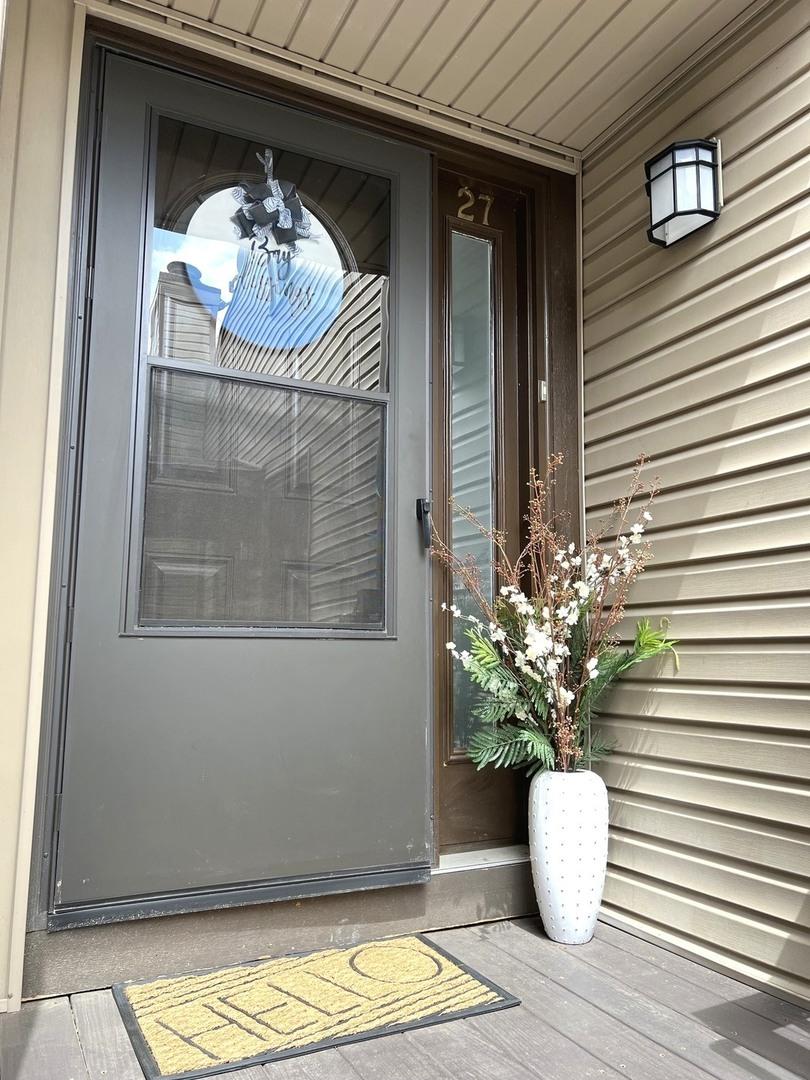 27 Mineola Rd., Fox Lake, IL 60020
