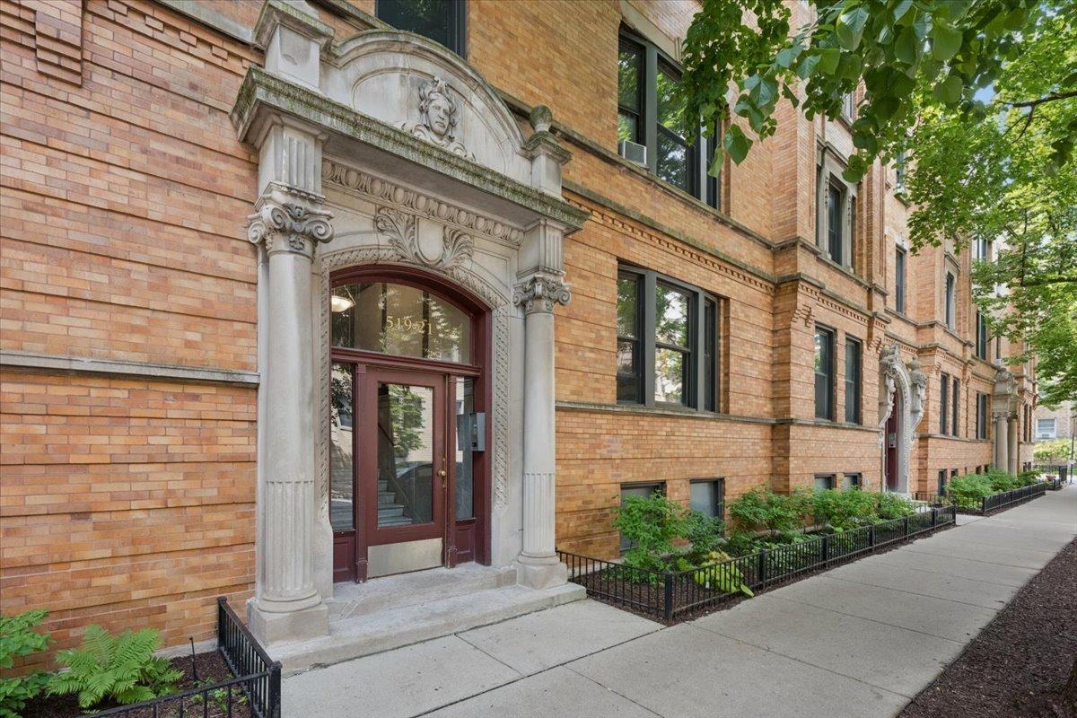 521 W Surf St. #3, Chicago, IL 60657