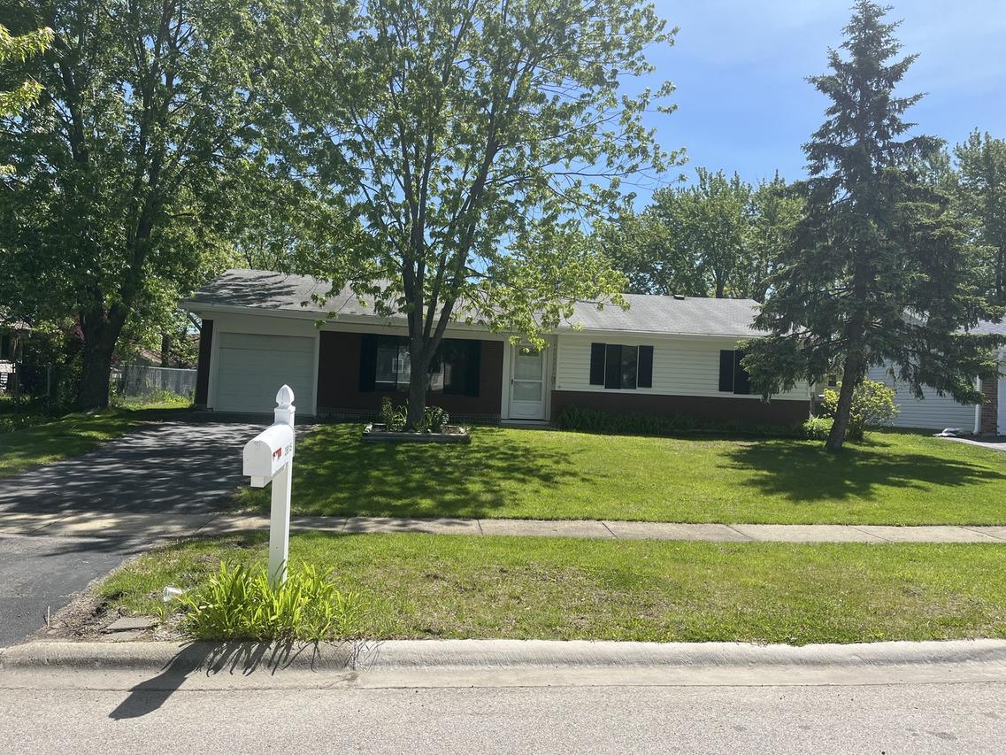 3915 Greenbay Dr., Hanover Park, IL 60133