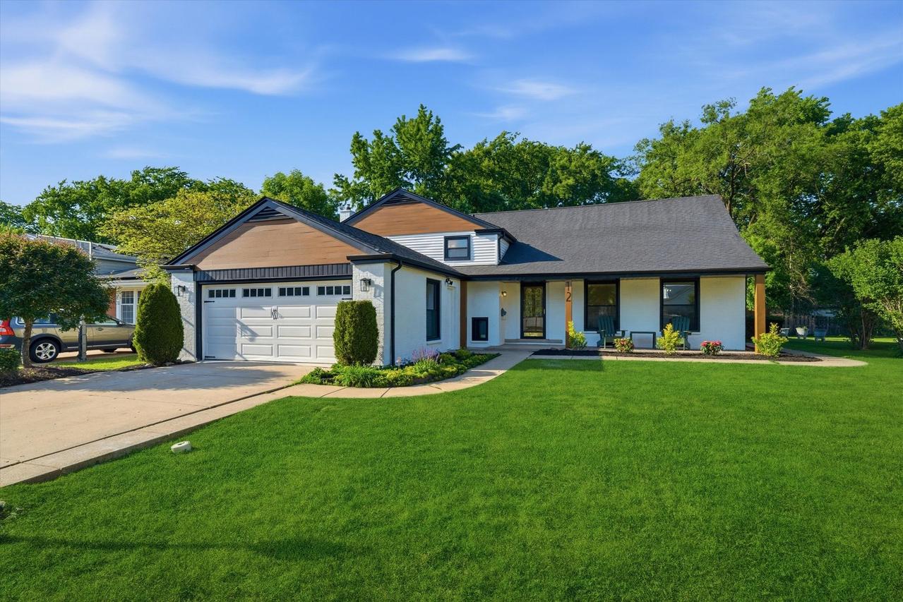 12 W Pickwick Rd., Arlington Heights, IL 60005