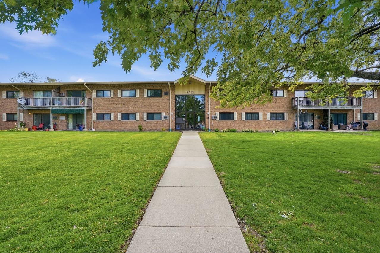 7413 Brookdale Dr. #212, Darien, IL 60561