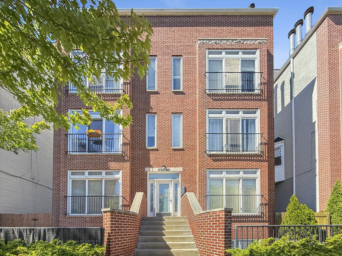 1726 W Diversey Pkwy. #2E, Chicago, IL 60614