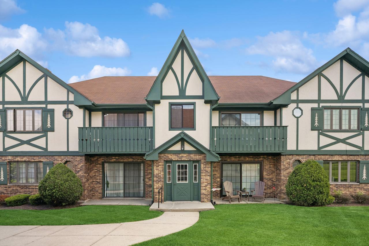 8058 Autobahn Dr. #102, Palos Park, IL 60464