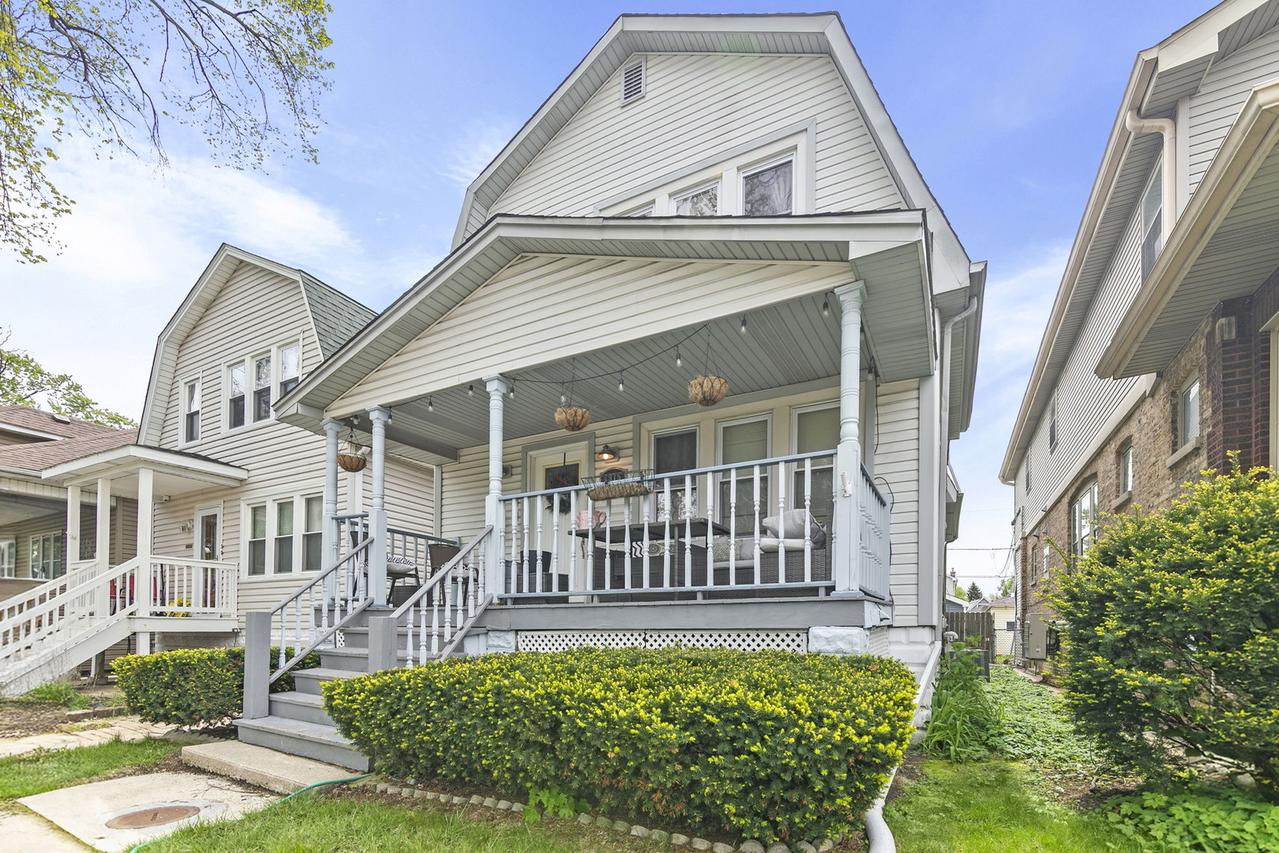4915 W Winnemac Ave., Chicago, IL 60630