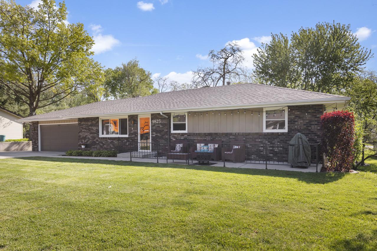 9825 Debbie Ln., Machesney Park, IL 61115