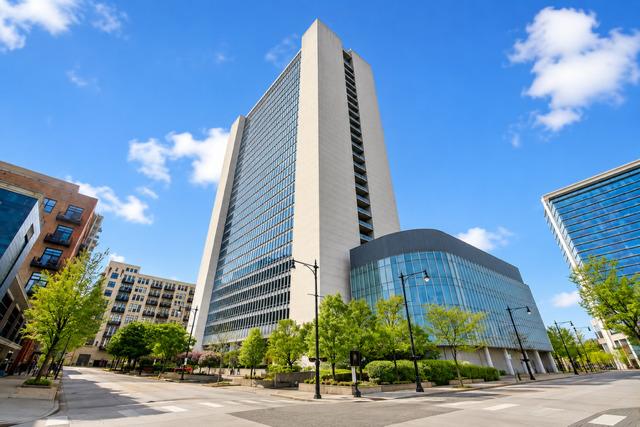 500 W Superior St. #604, Chicago, IL 60654