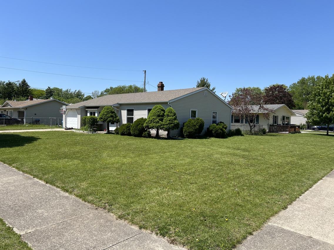 757 Crestwood Dr., Aurora, IL 60506