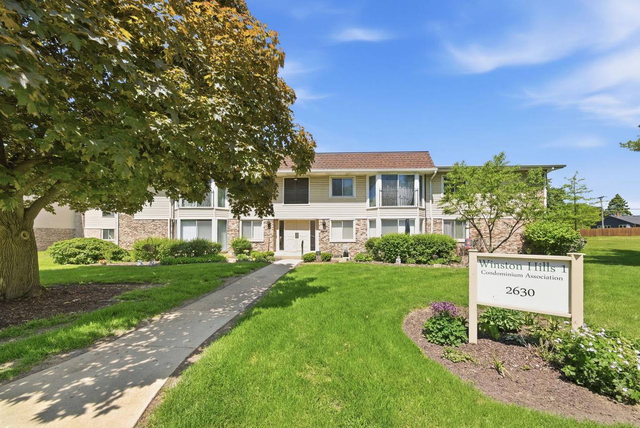 2630 Mitchell Dr. #4, Woodridge, IL 60517