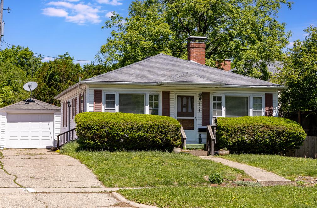 1004 W John St., Champaign, IL 61821